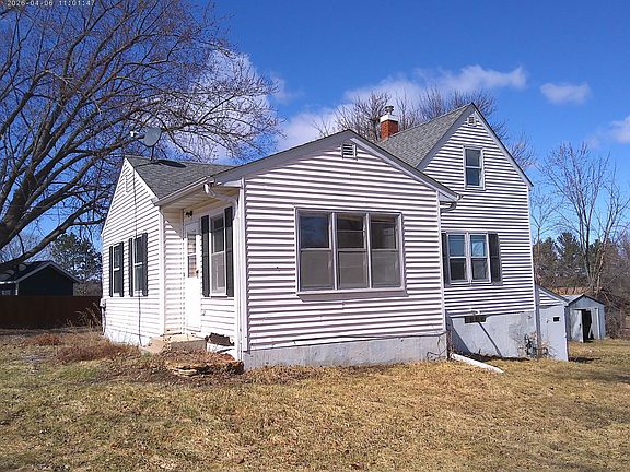 3rd image of 905 Golf Ave SW
