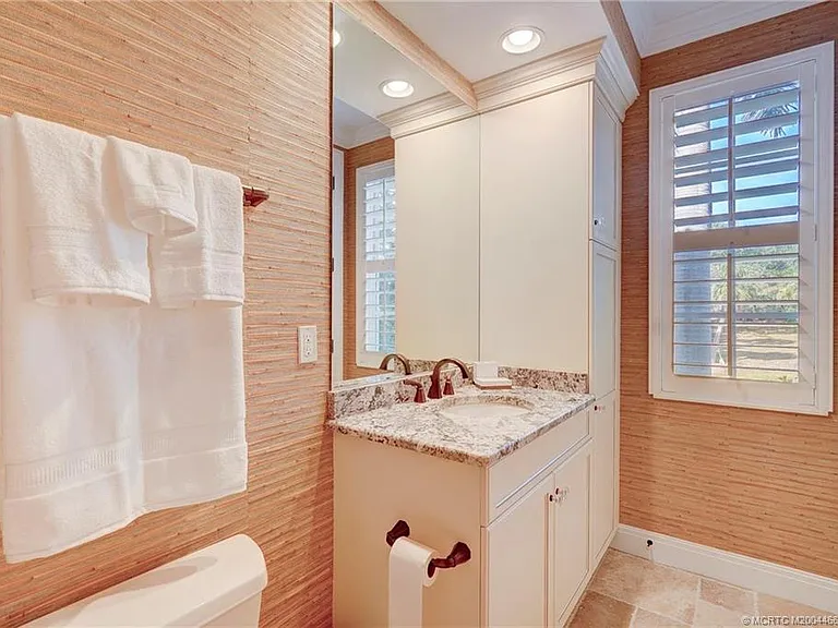 1528 NE Outrigger Landings Dr #208 — Photo 36