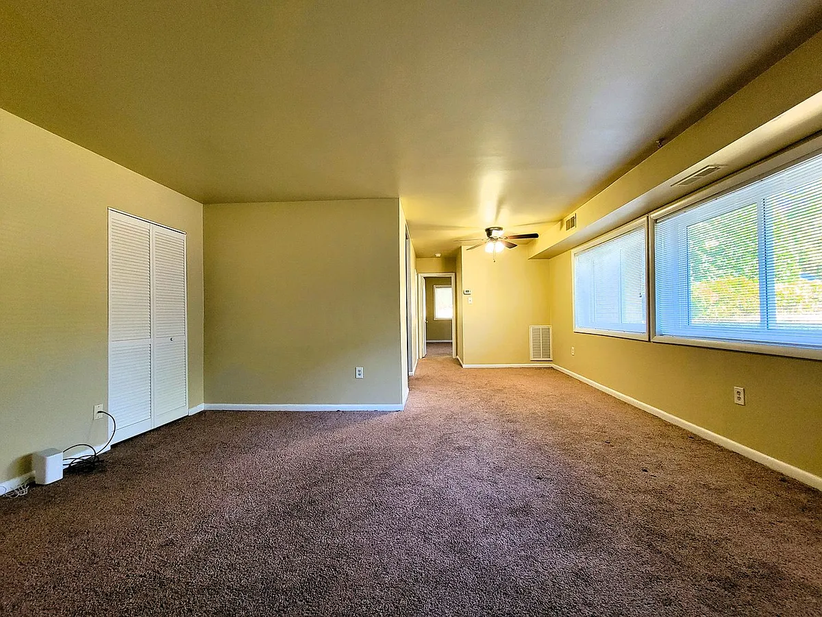 Building Photo - 5612 Crenshaw Rd #1113
