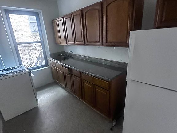 4th image of 34 Seaman Ave #22D