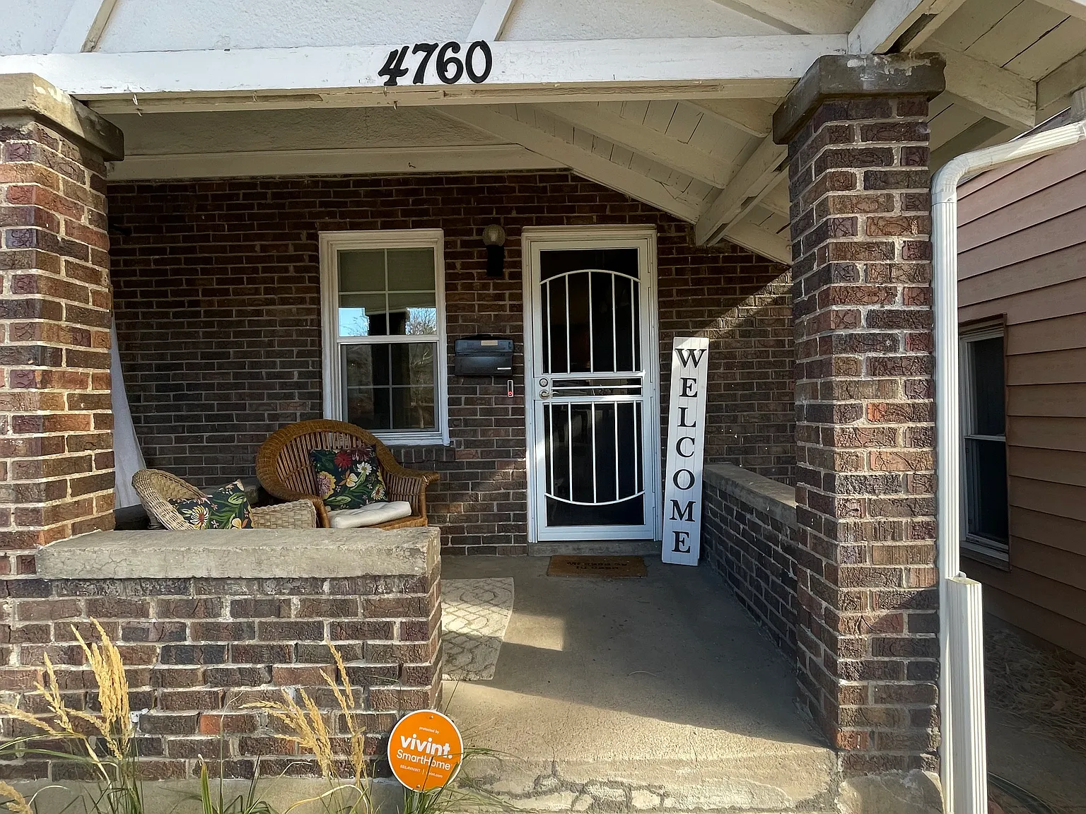 2 bed, 825 sqft, $2,300 — Photo 2