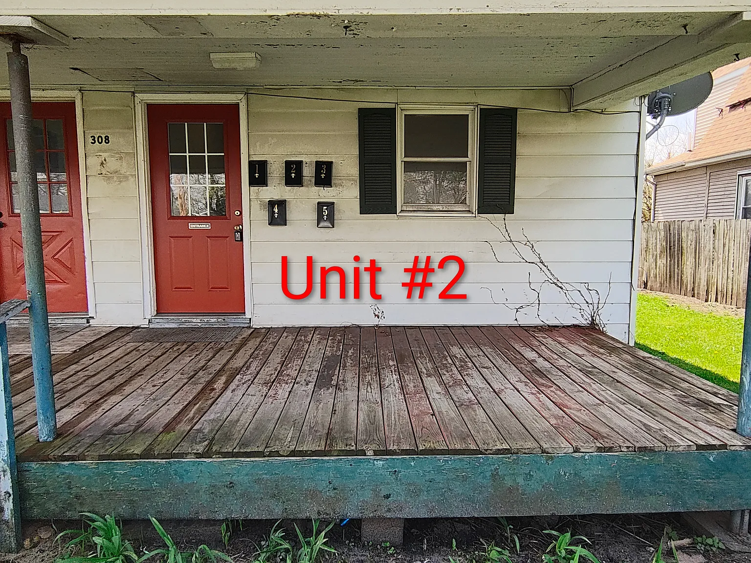308 E Division St — Photo 2