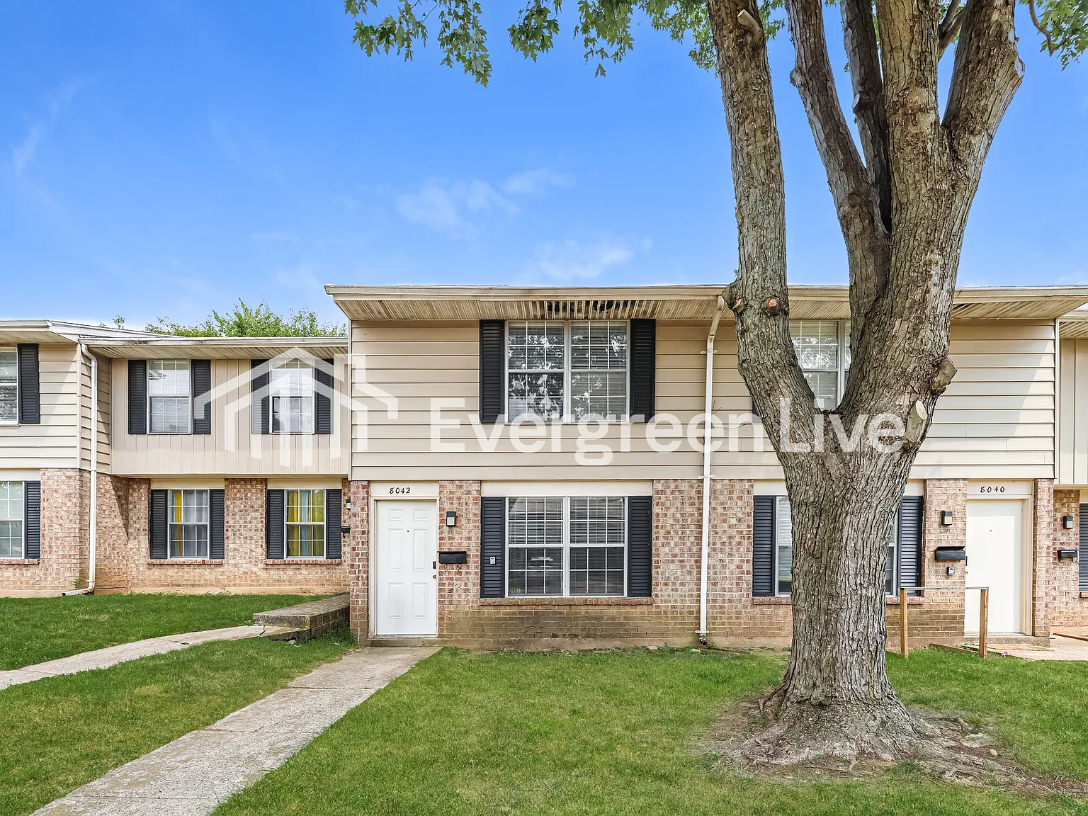 2 bed, 1.5 bath, 1094 sqft, $895 — Photo 1