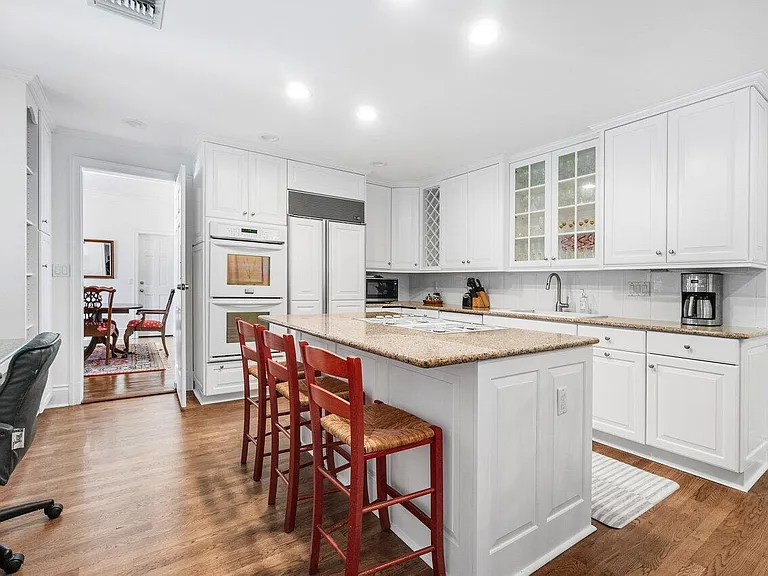 240 Miraflores Dr — Photo 3