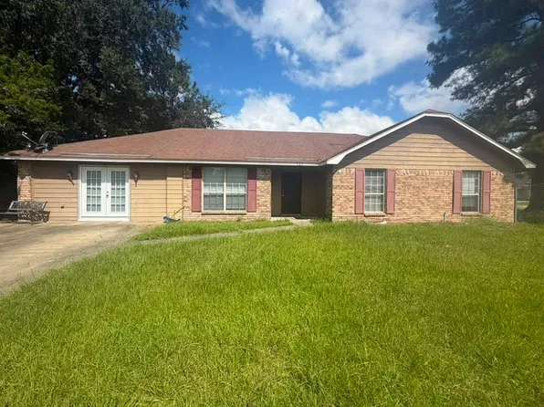 727 Timber Ridge Trl, Hinesville, GA 31313