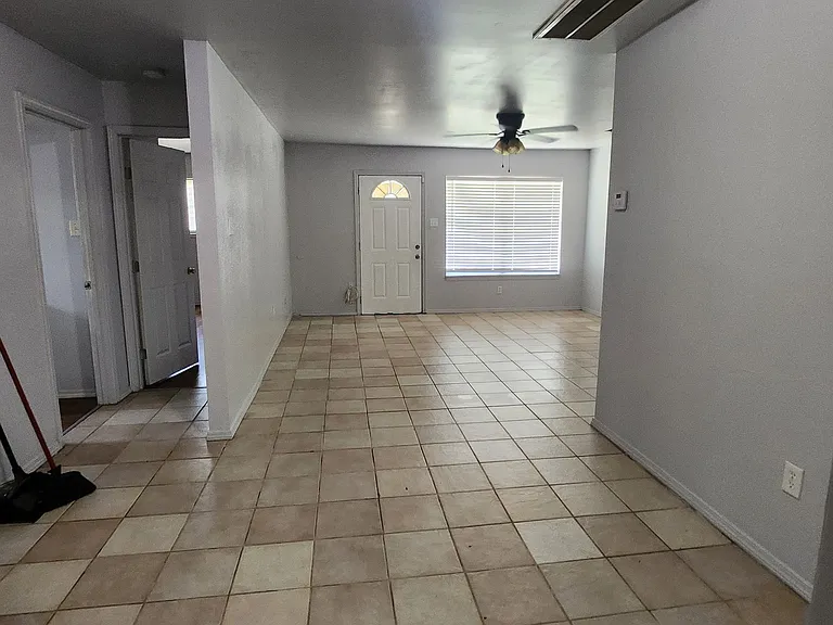 4751 Lynhuber Dr — Photo 2