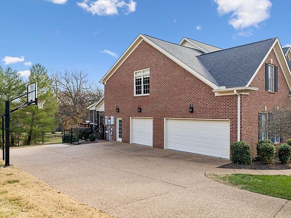 2nd image of 307 Fountainbrooke Dr