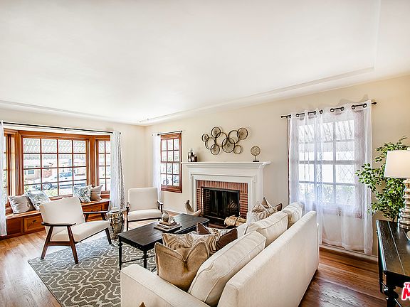 5th image of 217 W Ellis Ave