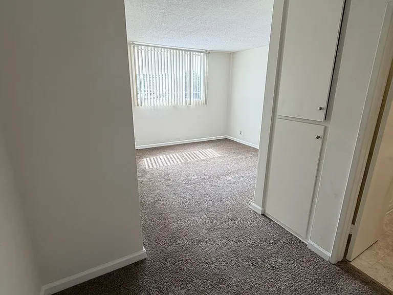 18520 Prairie St. — Photo 9