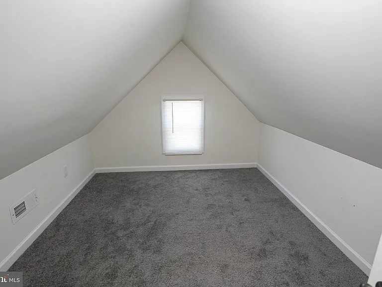 231 Newton St #B — Photo 11