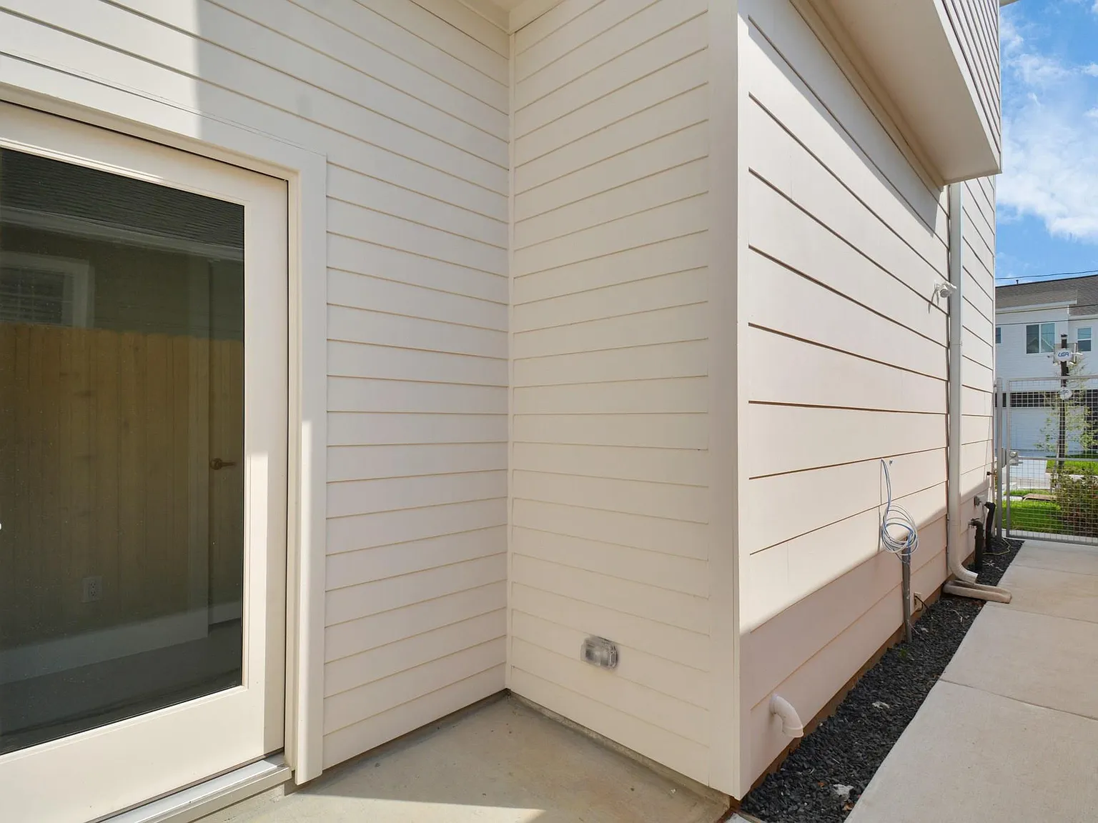 3 bed, 2.5 bath, 1830 sqft, $2,600 — Photo 3