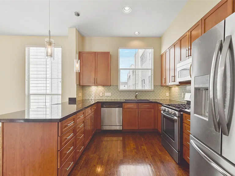 901 Roy St — Photo 14