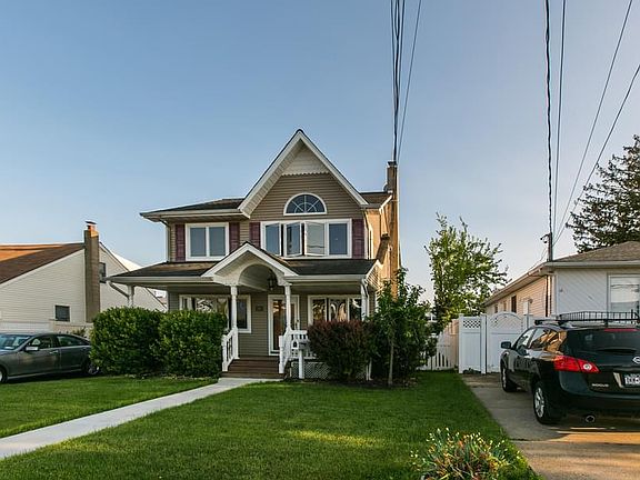 3rd image of 112 Washington Pl