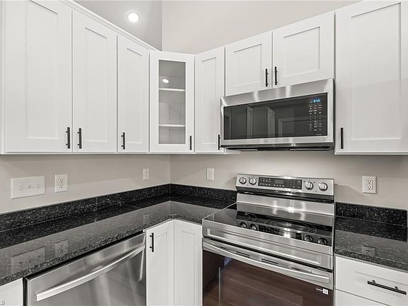 3rd image of 134 Hewes St