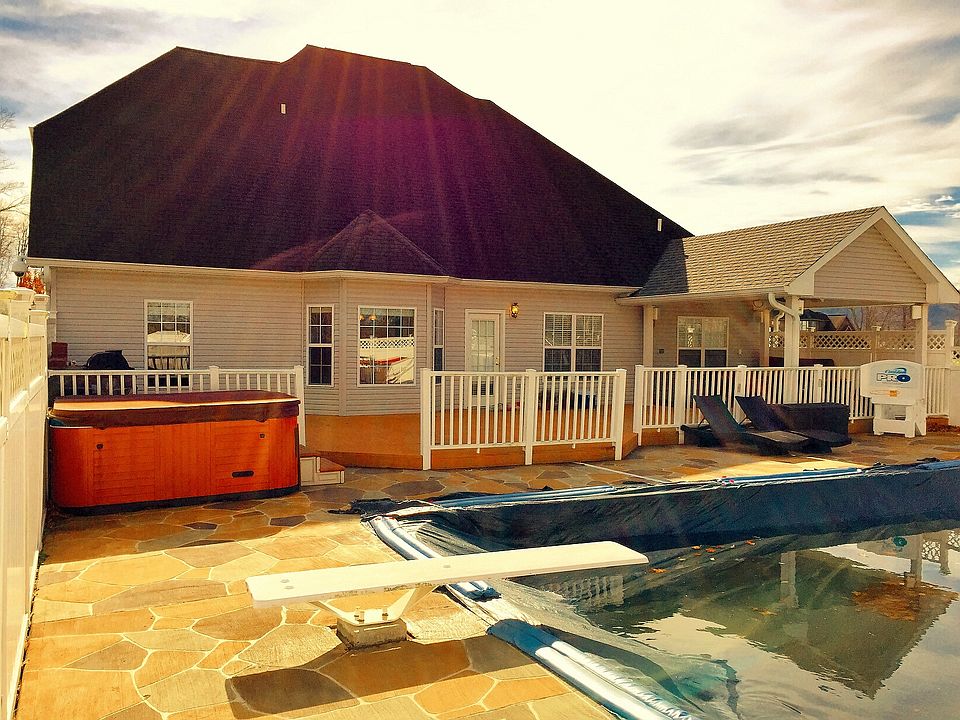 1st image of 5 E Woodside Dr