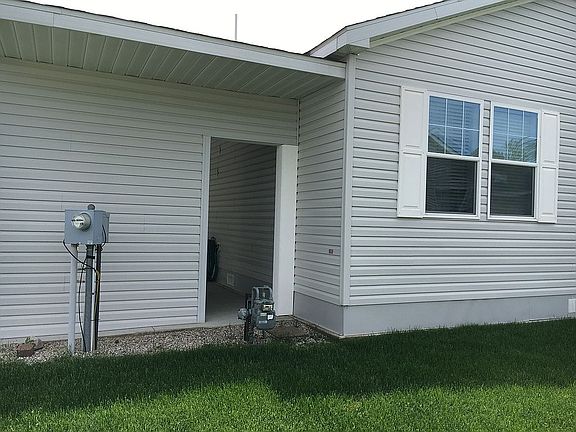 4th image of 1521 N Meadowlark Dr