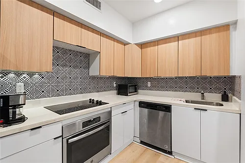 810 7th St #102 Photo 1