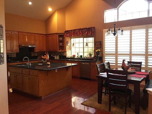 5th image of 916 Silverado Dr