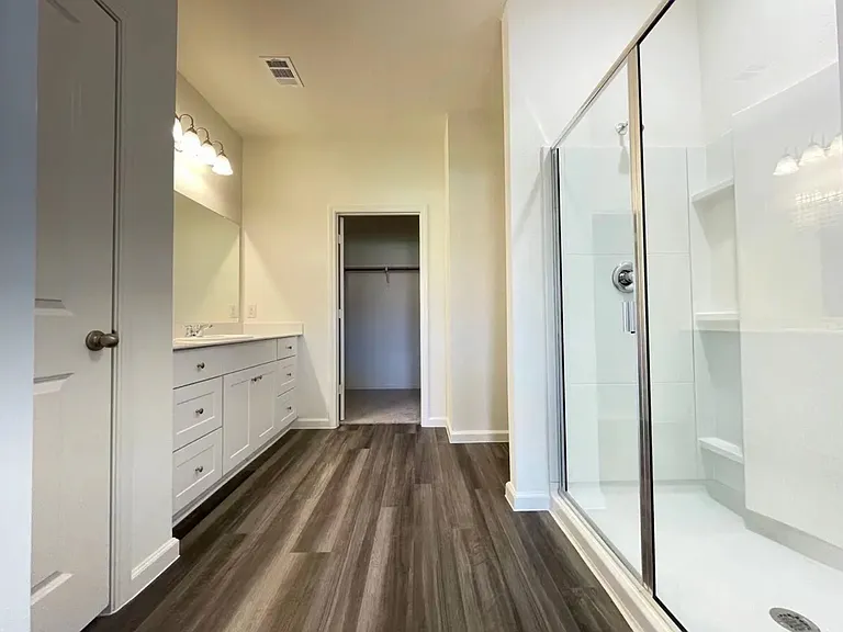 716 Wellington Dr — Photo 10