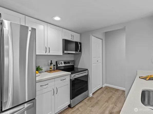 1410 W Casino Road #8, Everett, WA 98204