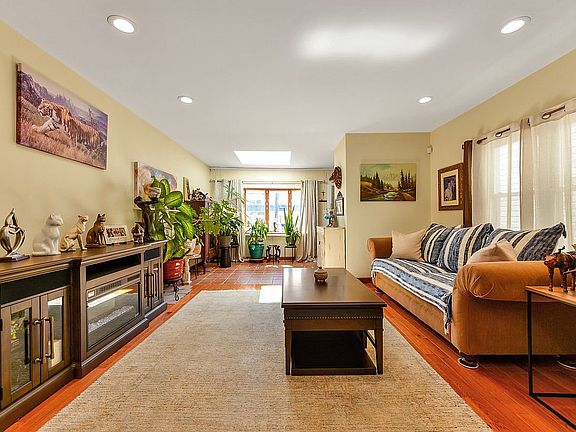 3rd image of 20305 33rd Ave
