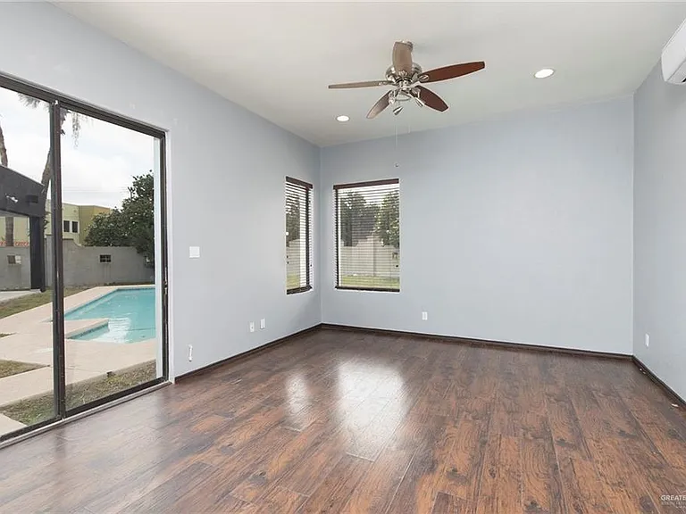 2037 S 45th St — Photo 20