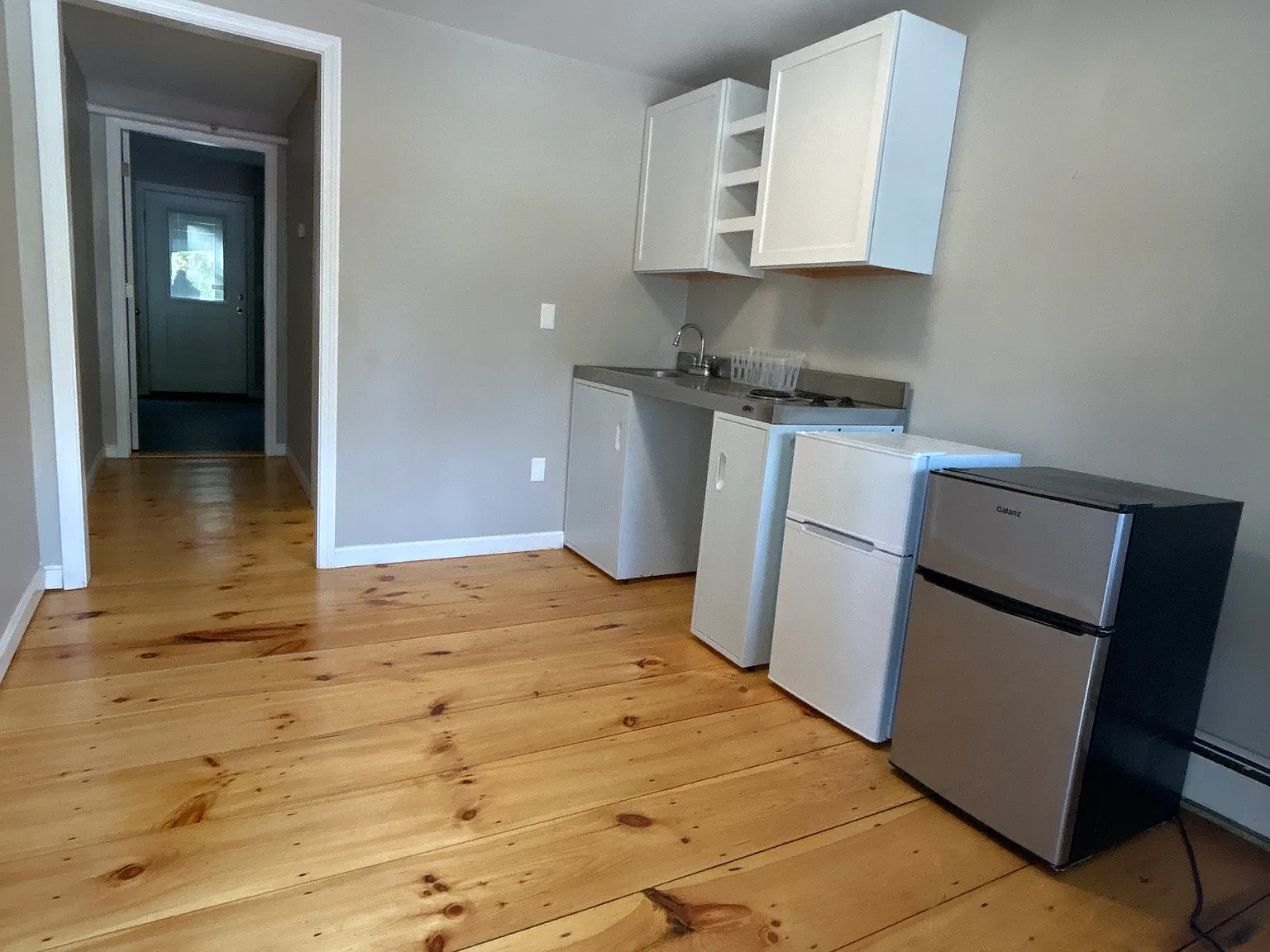1 bed, 260 sqft, $1,305 — Photo 1