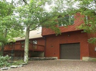 499 Saunders Dr, Bushkill, PA 18324