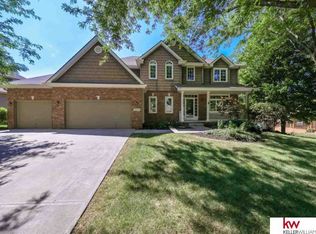 9223 Brentwood Dr, La Vista, NE 68128