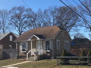 24 Robbins Ave, Islip, NY 11751