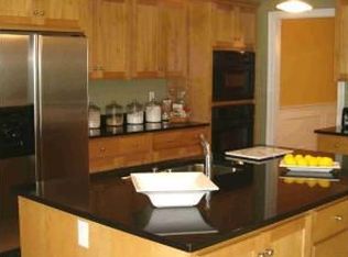 10 Stagecoach Ln, Lynnfield, MA 01940