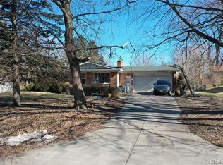 1490 Autumn Dr, Flint, MI 48532