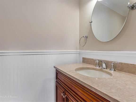 5th image of 2472 Cedar St