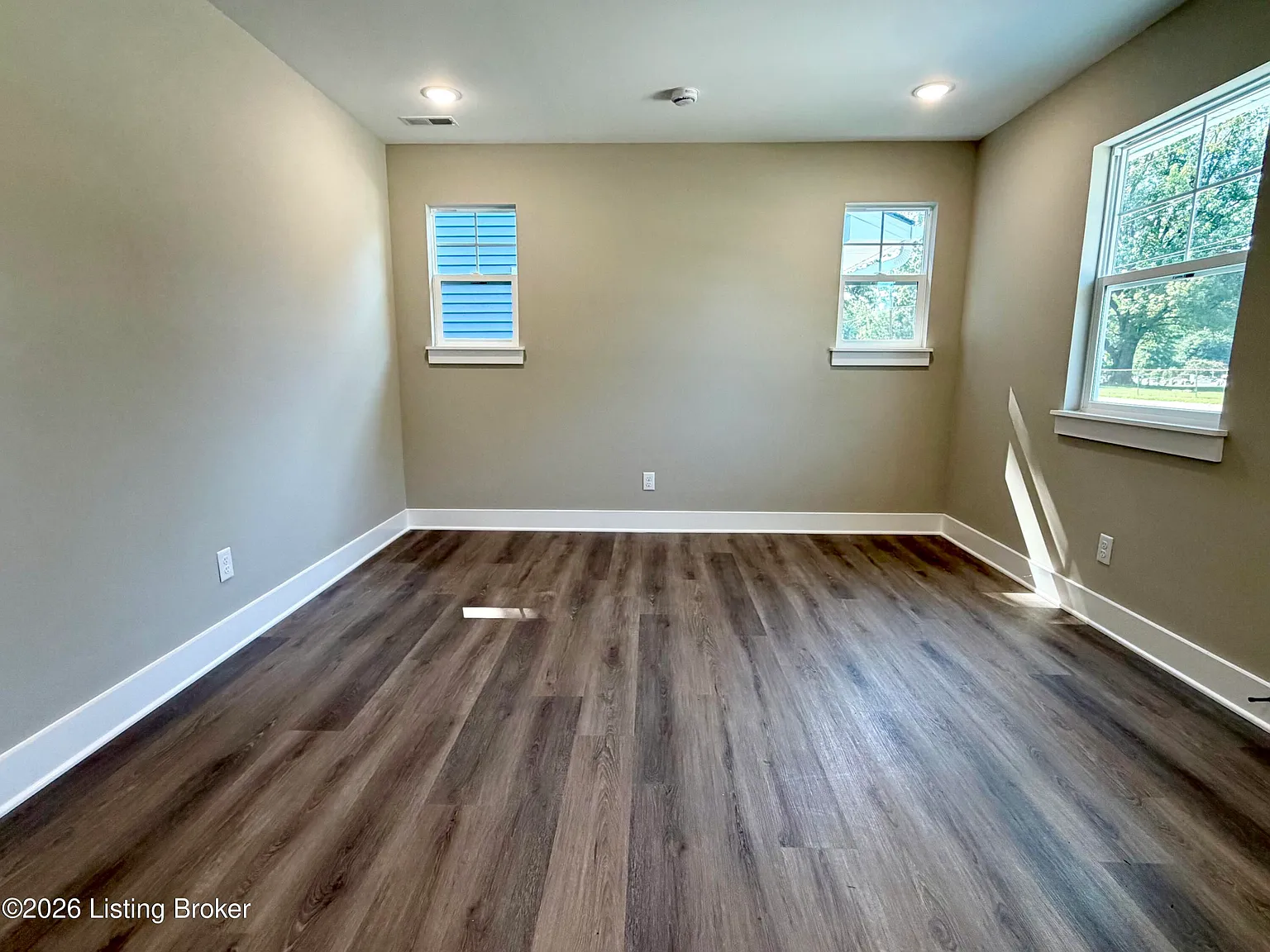 3 bed, 2.0 bath, 1100 sqft, $1,750 — Photo 3