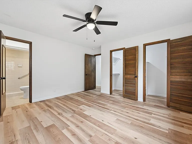 1012 W Madison St N — Photo 11