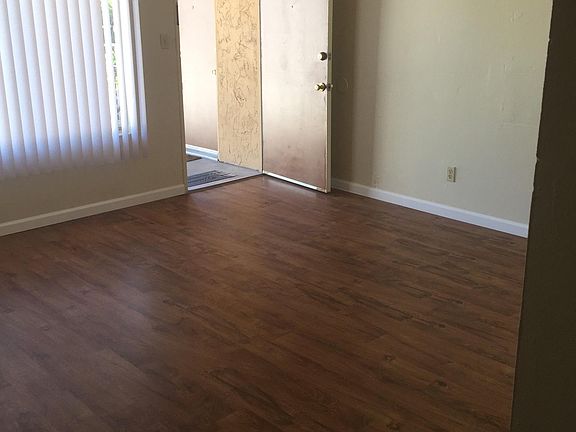 5th image of 910 E 7th St #4
