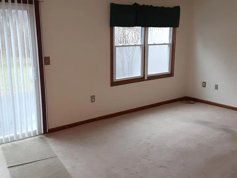 145 Riviera Dr — Photo 3
