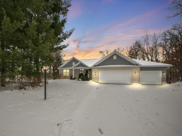 430 E Oak Breeze Dr, Valparaiso, IN 46383