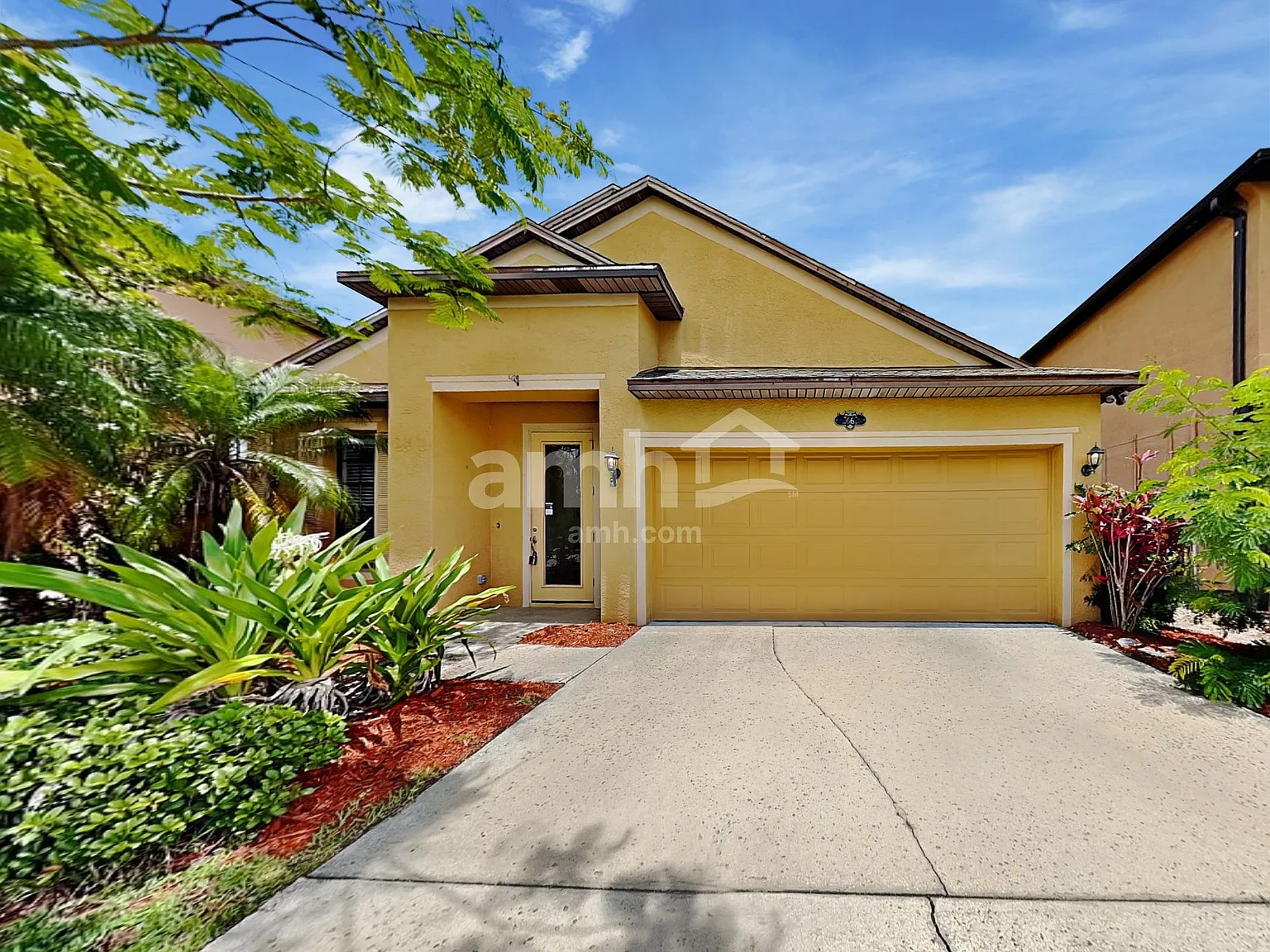 3 bed, 2.0 bath, 1979 sqft, $2,585 — Photo 1
