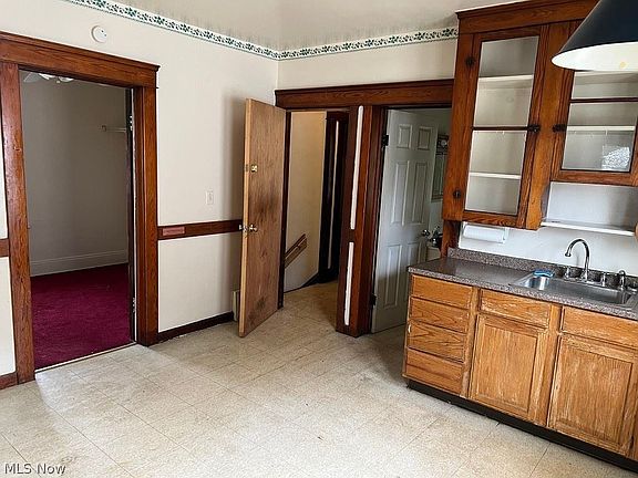 5th image of 2943 E 126th St