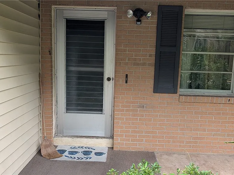 812 NW 6th St — Photo 3