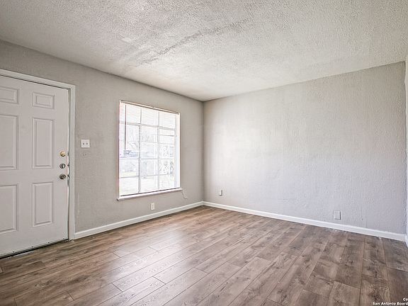 4th image of 111 Manning Dr