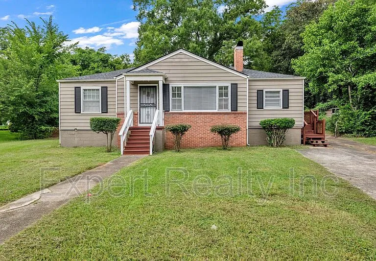 920 Parkway Dr — Photo 1