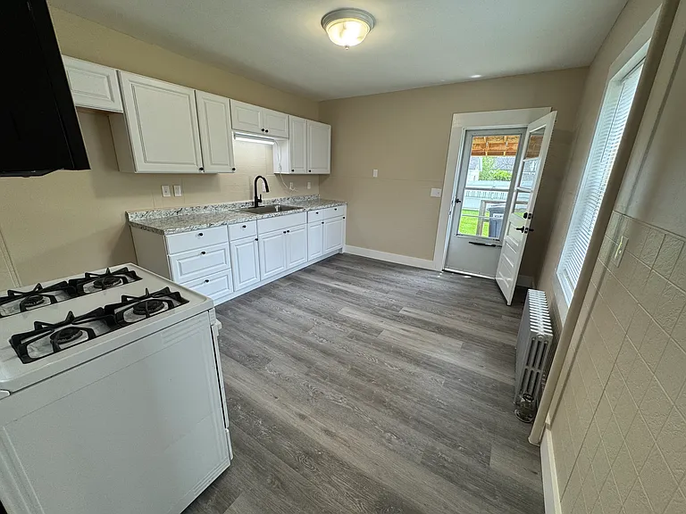 144 Parkside Ave — Photo 15