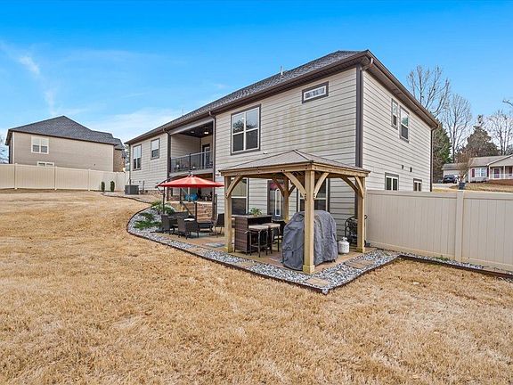 5th image of 280 Northwood Cir