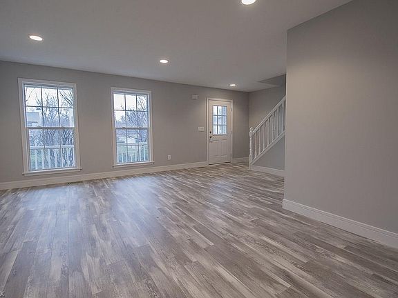 4th image of 9194 Sugarbush Dr