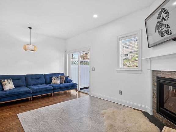 Gas fireplace