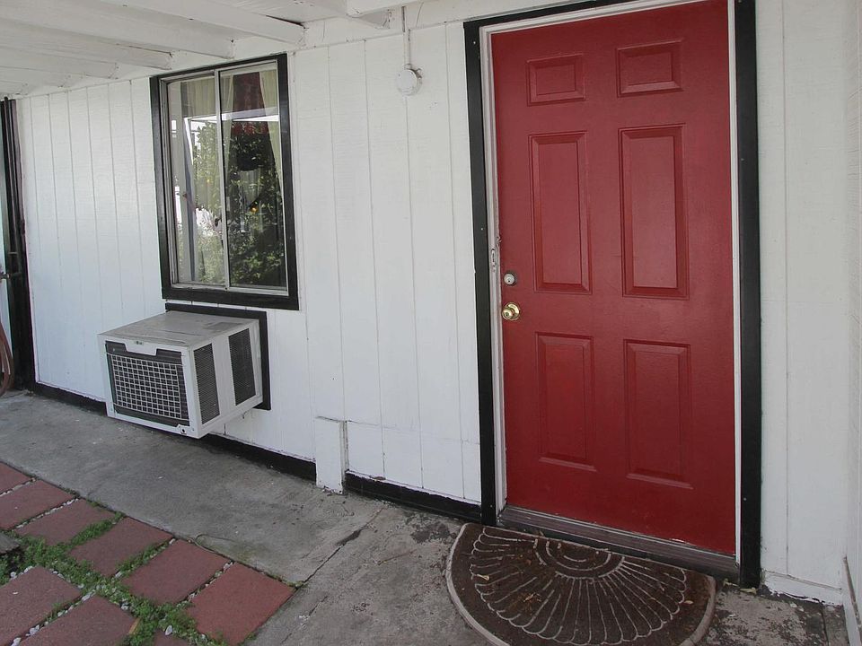 1st image of 2947 Montrose Ave