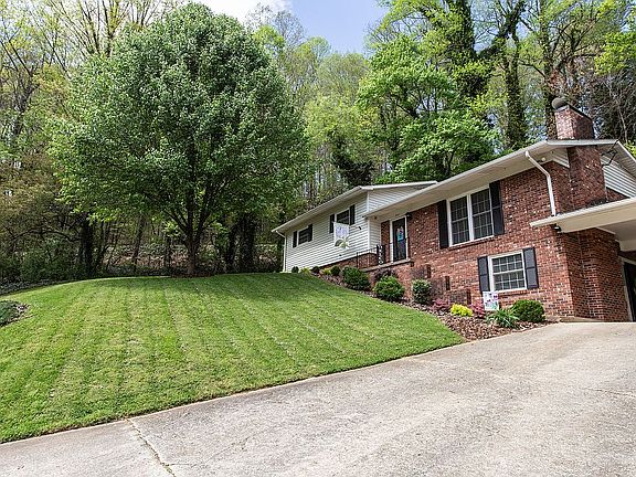2nd image of 305 Marcelle St NE