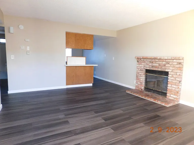 413 S Sunset St — Photo 4